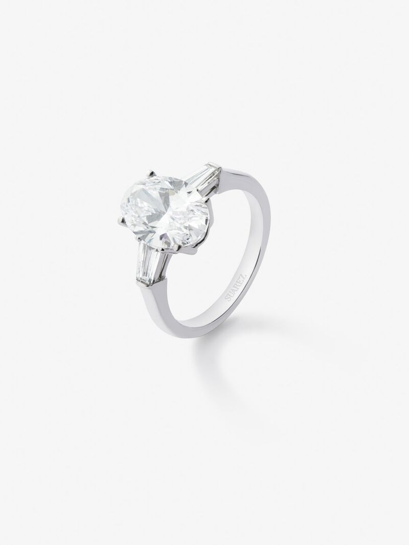 18K white gold ring with oval-cut diamond of 3.01 cts and 2 trapezoid-cut diamonds with a total of 0.49 cts image number 0