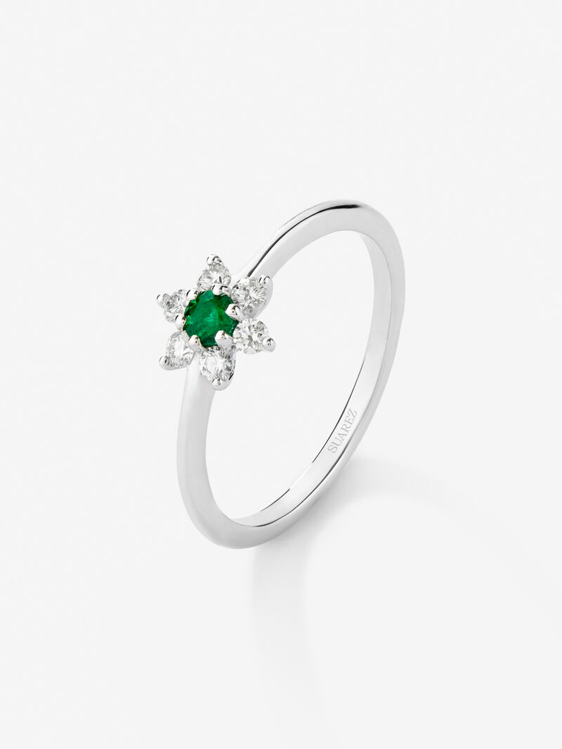 18K white gold ring with brilliant-cut green emerald of 0.08 cts and 6 brilliant-cut diamonds with a total of 0.15 cts in the shape of a star image number 0
