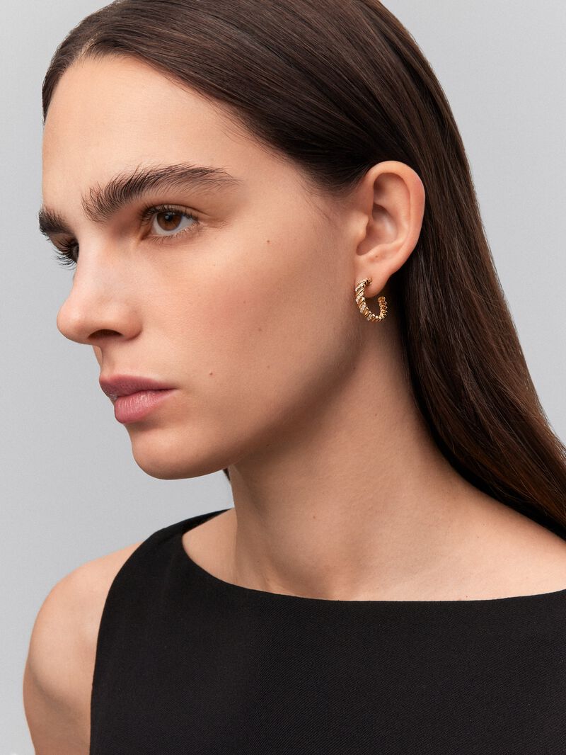 18k yellow gold earrings with white diamonds of 0.2 cts image number 3