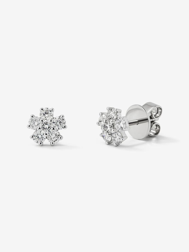 18k white gold earrings with diamonds totaling 0,6 cts image number 0