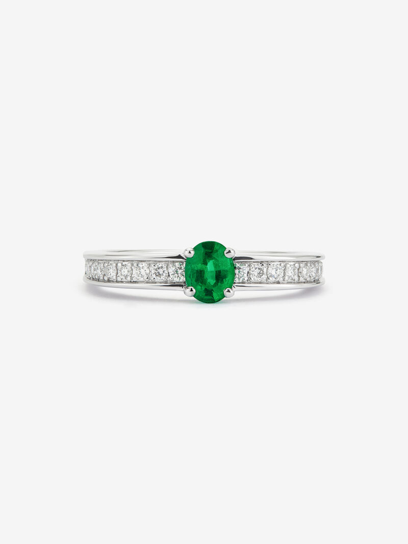 18K white gold ring with oval-cut emerald of 0.32 cts and 22 brilliant-cut diamonds with a total of 0.15 cts image number 2
