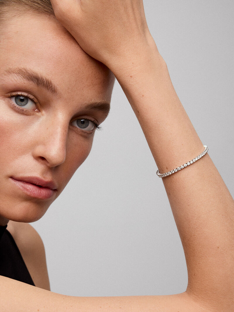 18K white gold rivière bracelet with 60 brilliant-cut diamonds with a total of 4.7 cts image number 3