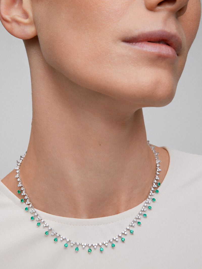 18K White Gold Rivière Necklace with green emeralds in bright size 1.72 cts and white diamonds in 6.53 cts image number 3
