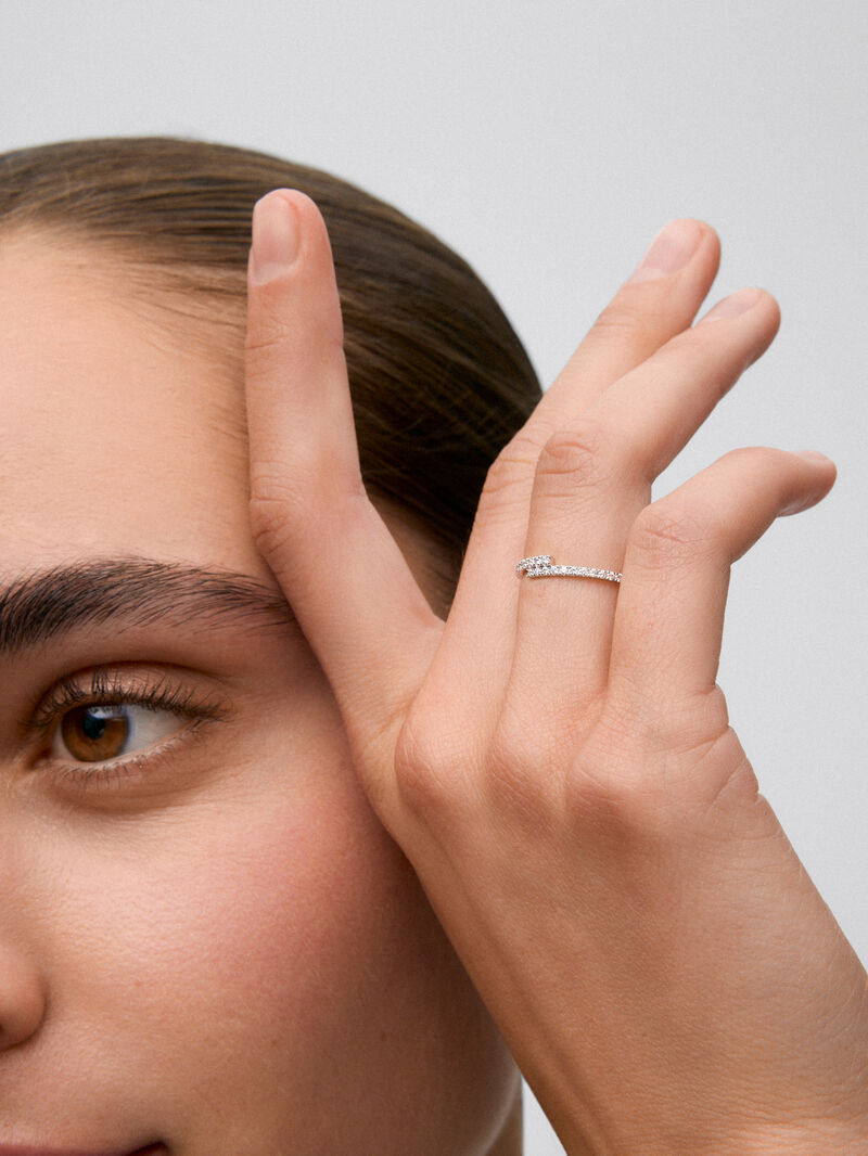 You and me ring in 18K white gold with 22 brilliant-cut diamonds with a total of 0.18 cts image number 3