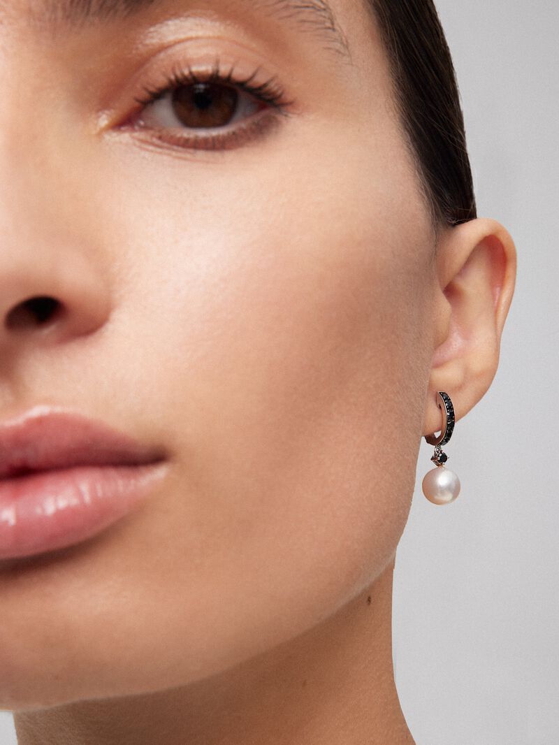 925 Silver hoop earring combined with 8.5 mm Akoya pearl and spinel. image number 1