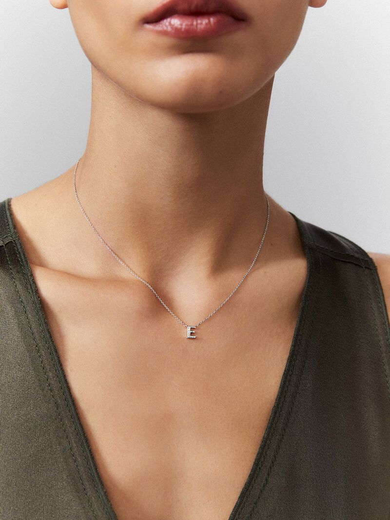 Pendant chain with small initial in 18K white gold and diamonds image number 3