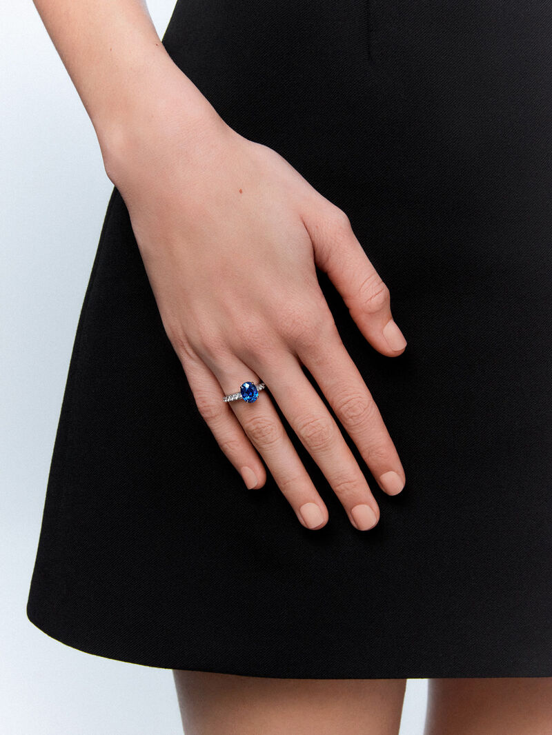 18K White Gold Ring with Royal Blue Zafiro in 0.13 cts oval size image number 1