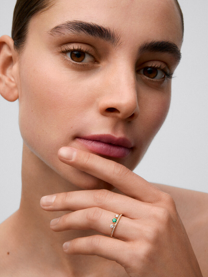 18K yellow gold ring with brilliant-cut green emerald of 0.1 cts and 29 brilliant-cut diamonds with a total of 0.178 cts image number 1