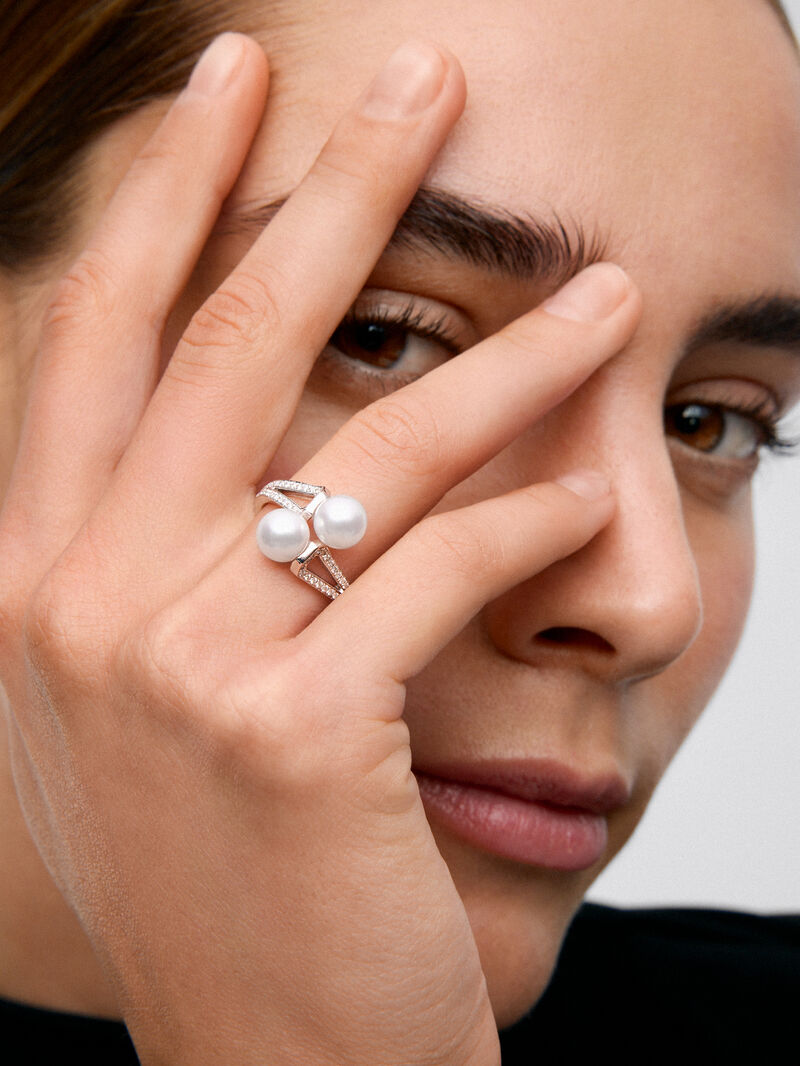 You and me ring in 18K white gold with 2 7mm Akoya pearls and 62 brilliant-cut diamonds with a total of 0.22 cts image number 3