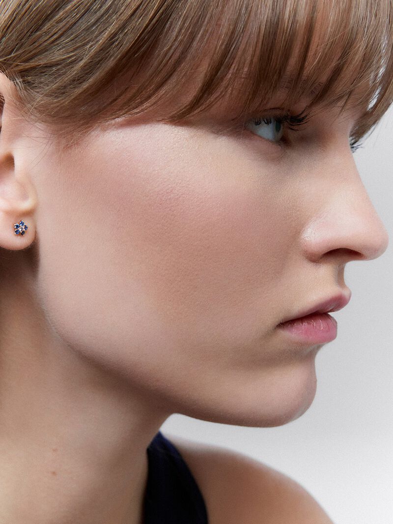 Frida earrings in rose gold with sapphire. image number 1