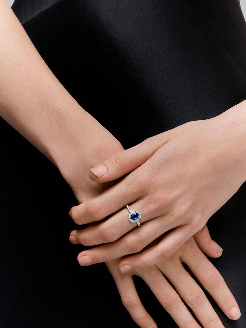 18K White Gold Ring with Royal Blue Sapp image number 0