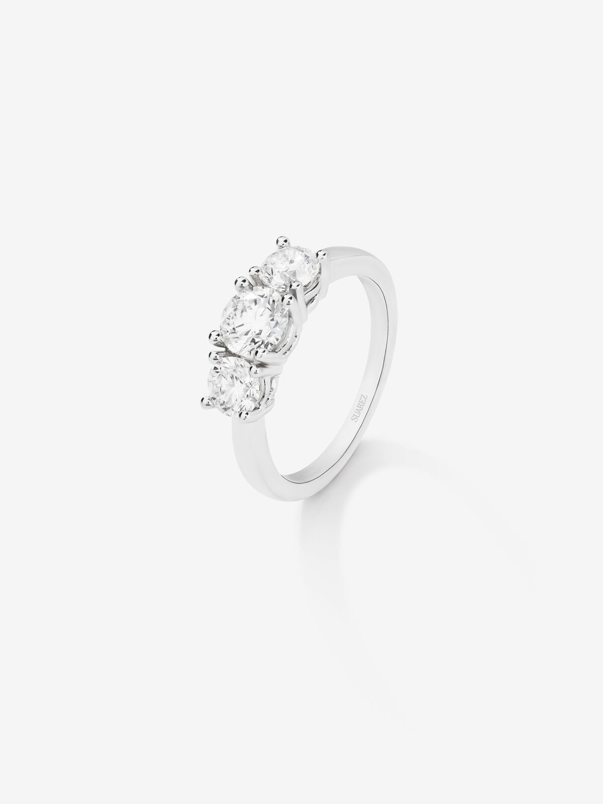 Anillo tresillo 2025 diamantes