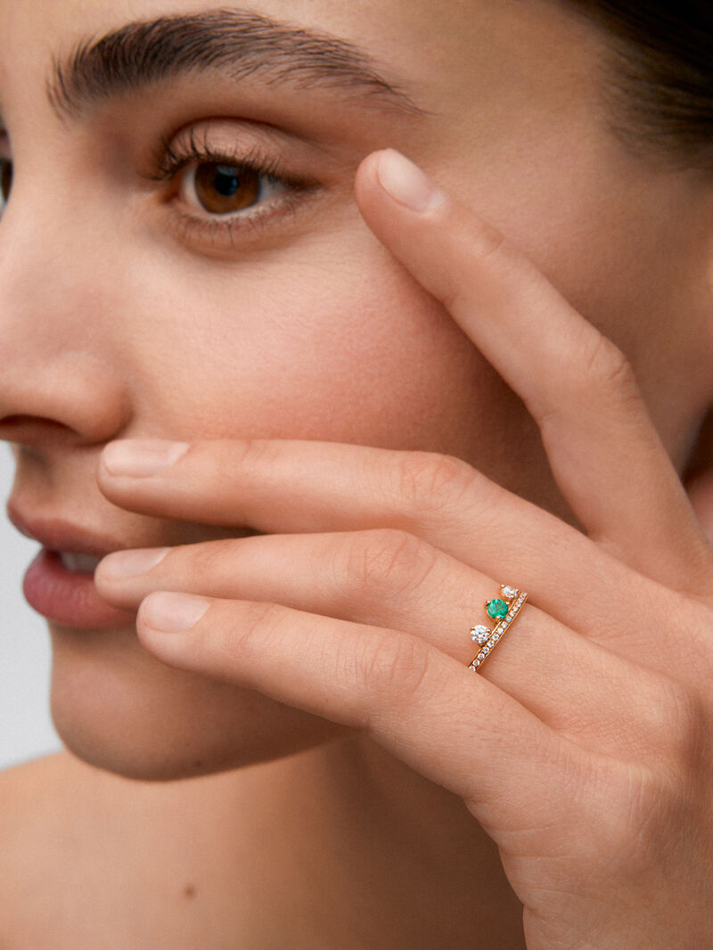 18K yellow gold ring with brilliant-cut green emerald of 0.1 cts and 29 brilliant-cut diamonds with a total of 0.178 cts image number 0