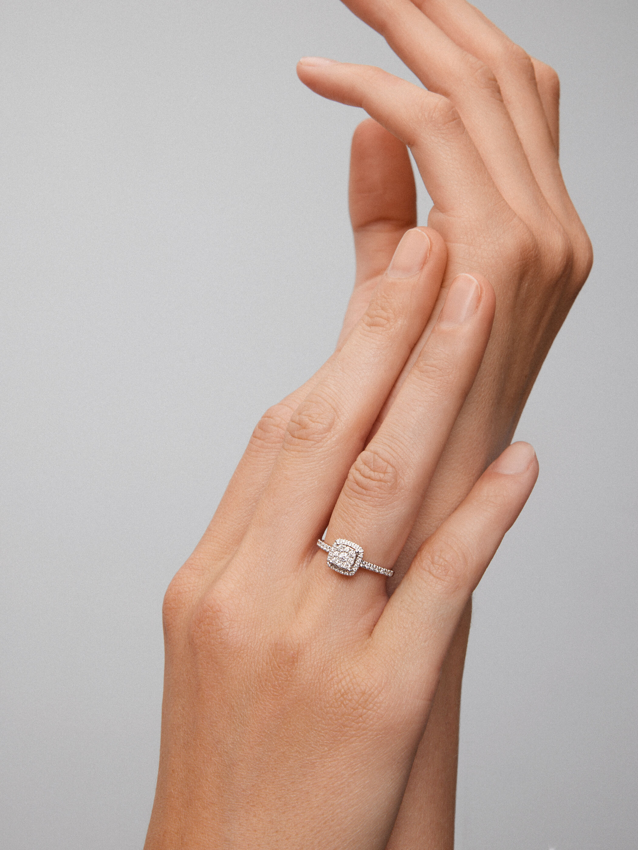 Anillo grace suarez 2025