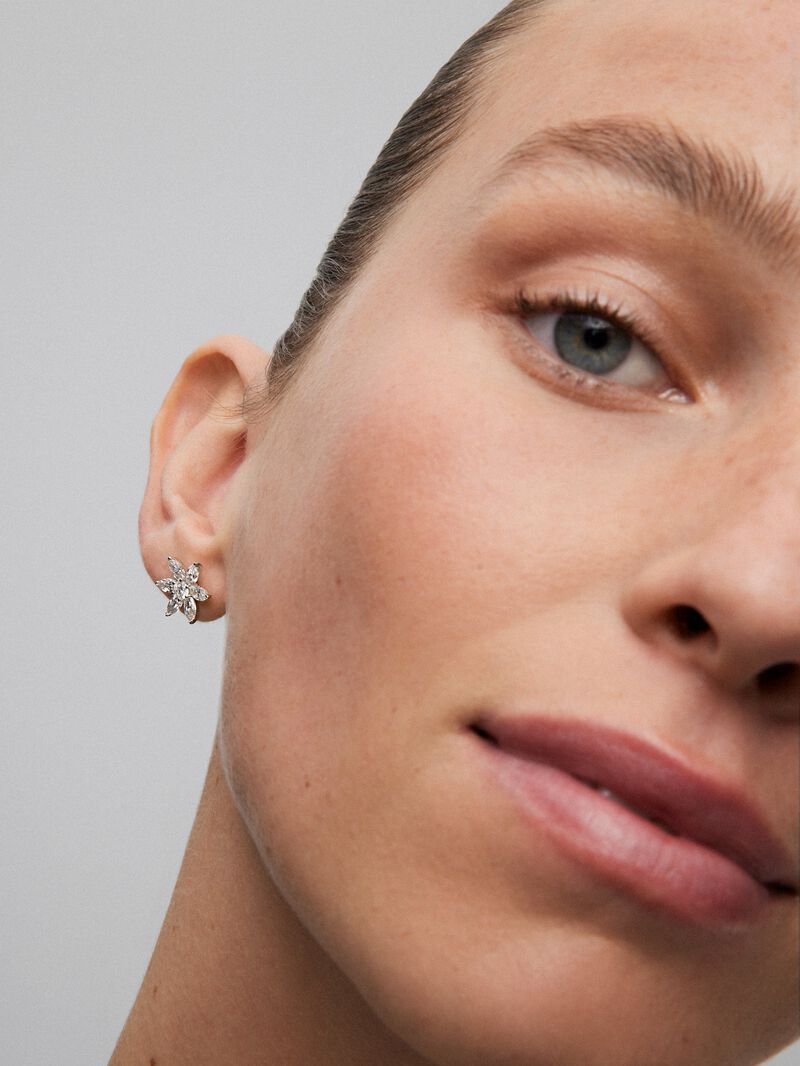 18K white gold earrings with 2 brilliant-cut diamonds with a total of 0.35 cts and 12 marquise-cut diamonds with a total of 1.9 cts image number 0