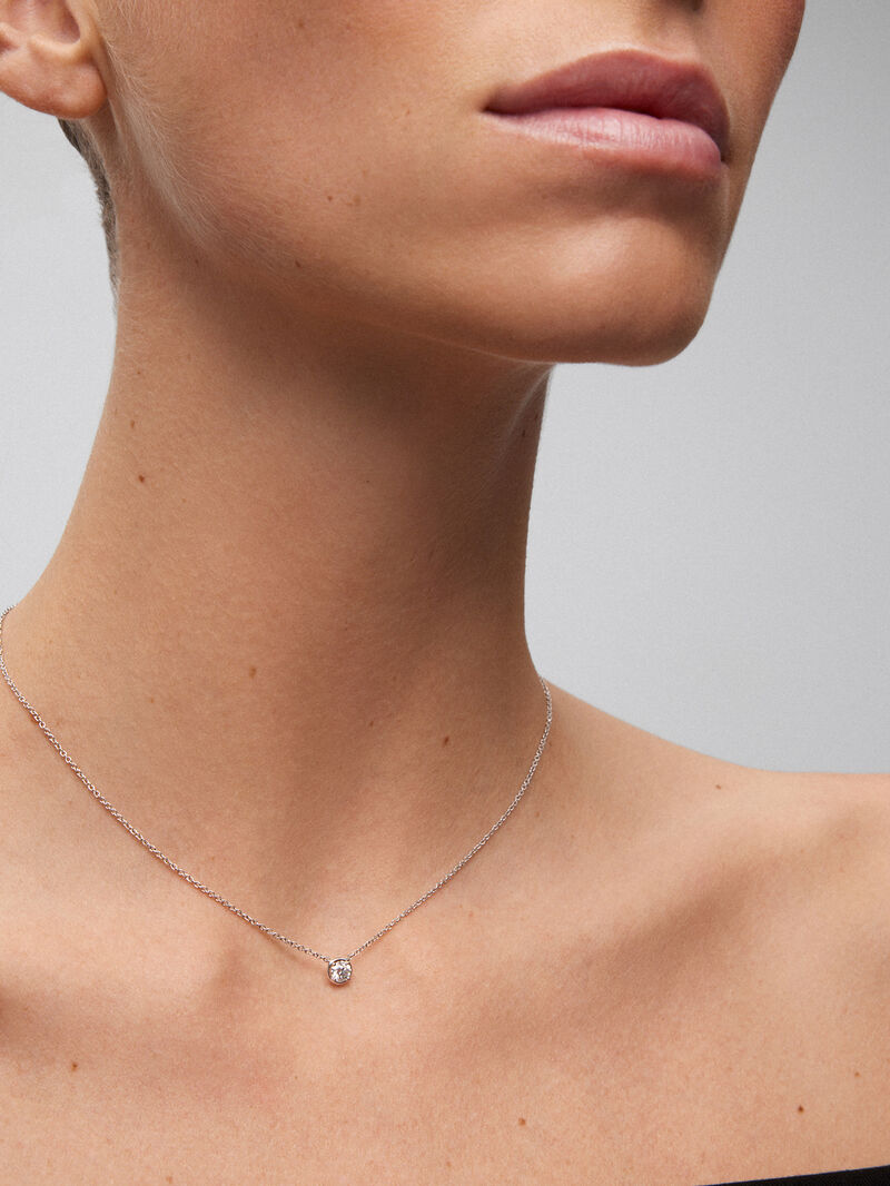 18K white gold chain pendant with solitary diamond image number 1