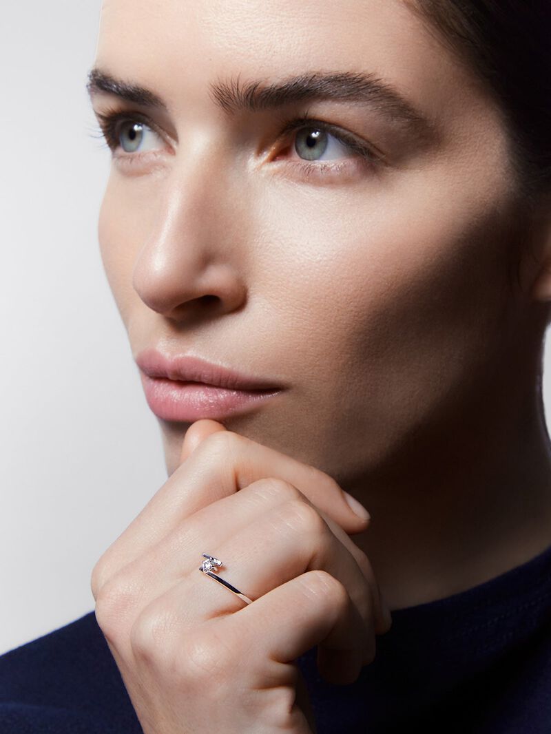 18K White Gold Cross Ring with Diamond image number 5
