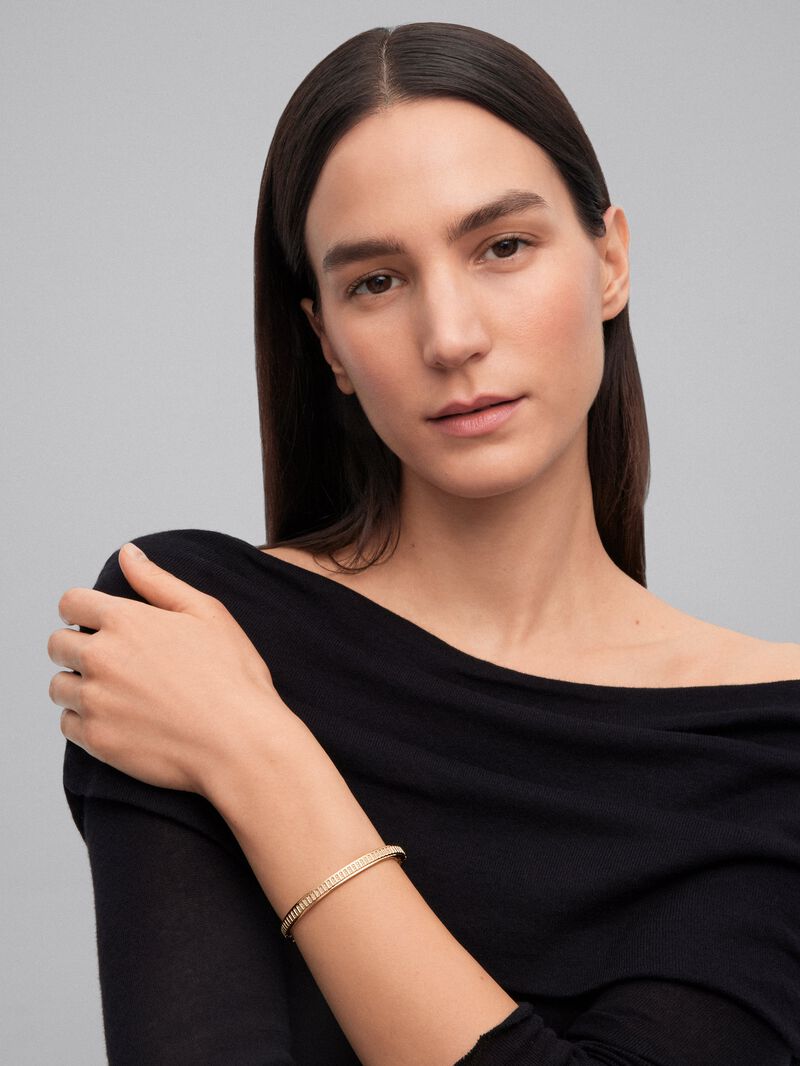 Rigid 18K yellow gold bracelet with 123 brilliant-cut diamonds with a total of 0.3 cts image number 1