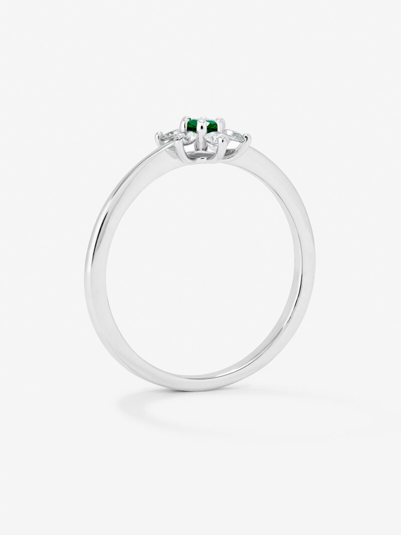 18K white gold ring with brilliant-cut green emerald of 0.08 cts and 6 brilliant-cut diamonds with a total of 0.15 cts in the shape of a star image number 4