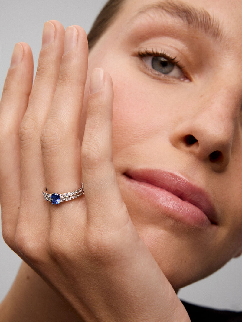 18K white gold ring with vivid blue sapphire in oval cut of 1,292 cts and 32 brilliant cut diamonds with a total of 0.6 cts image number 2