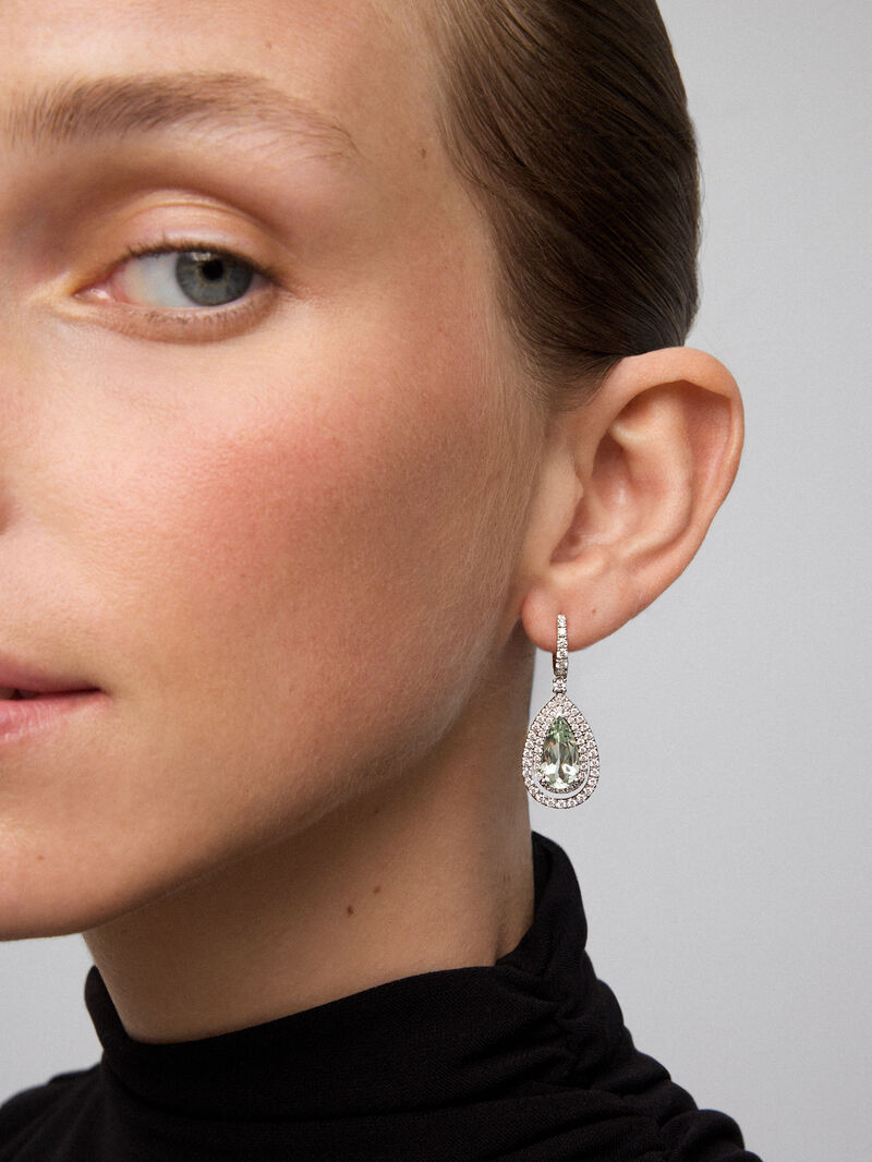 18K white gold earrings with 2 pear-cut green amethysts with a total of 5.91 cts and 120 brilliant-cut diamonds with a total of 1.53 cts image number 3