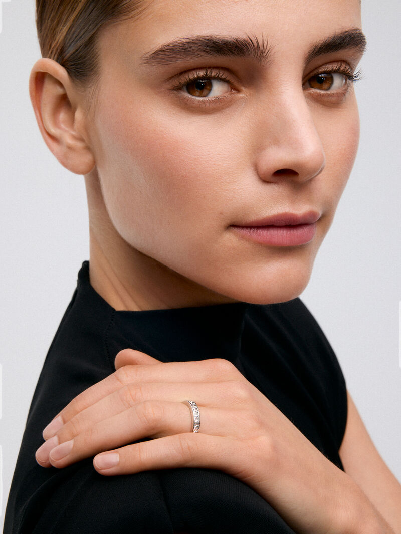 Half ring in 18K white gold with 13 princess-cut diamonds with a total of 0.98 cts image number 3