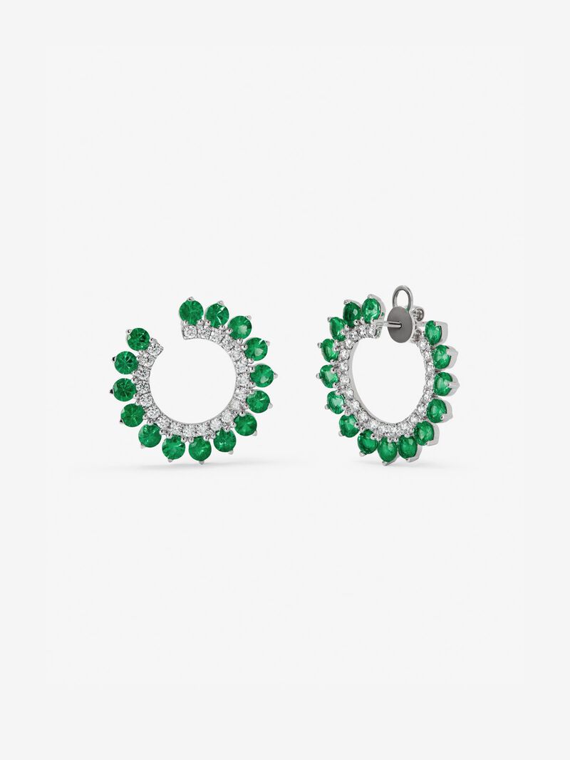 18K white gold hoop earrings with 30 brilliant-cut green emeralds with a total of 3.95 cts and 22 brilliant-cut diamonds with a total of 0.52 cts image number 0