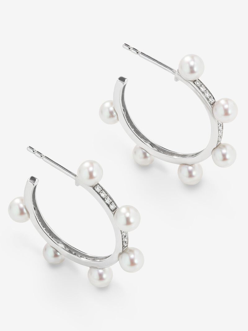 18k white gold hoop earrings with 4mm Akoya pearls image number 1