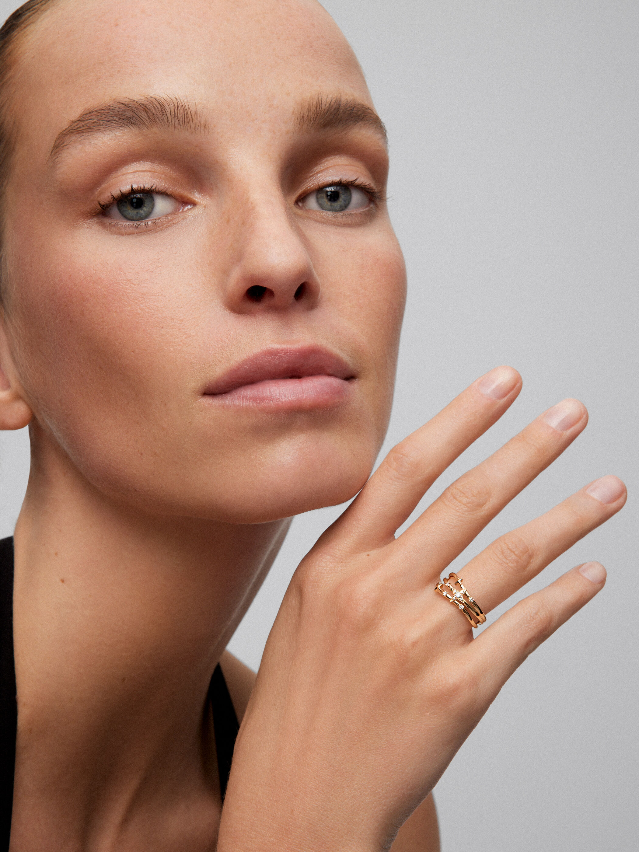 18K yellow gold multi arm ring with 9 brilliant cut diamonds with a total of 0.08 cts Suarez