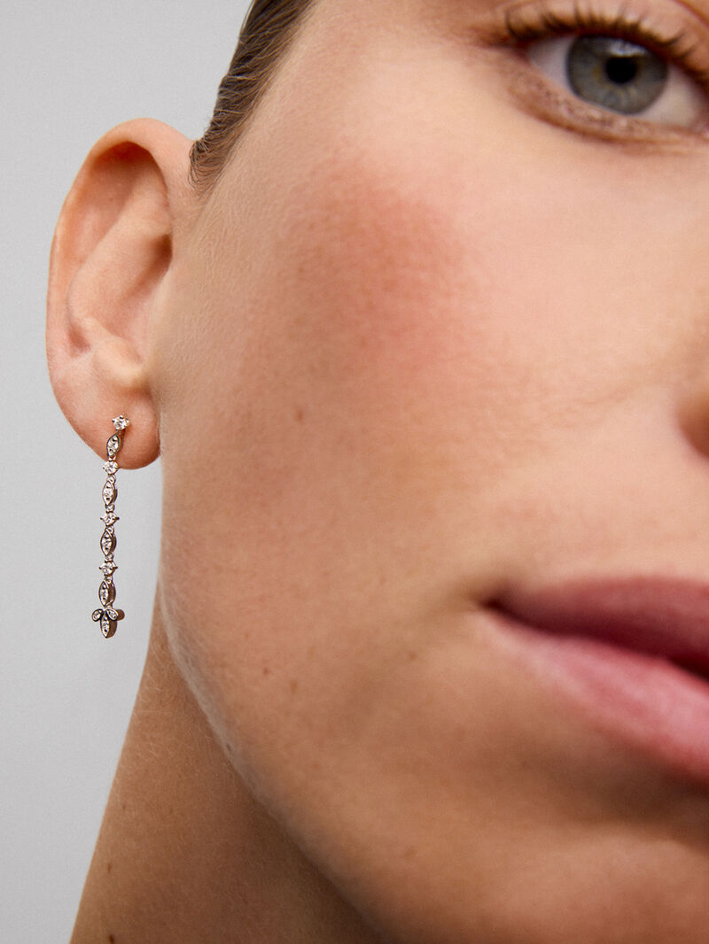 Long-hanging earrings in 18K white gold and diamond image number 3