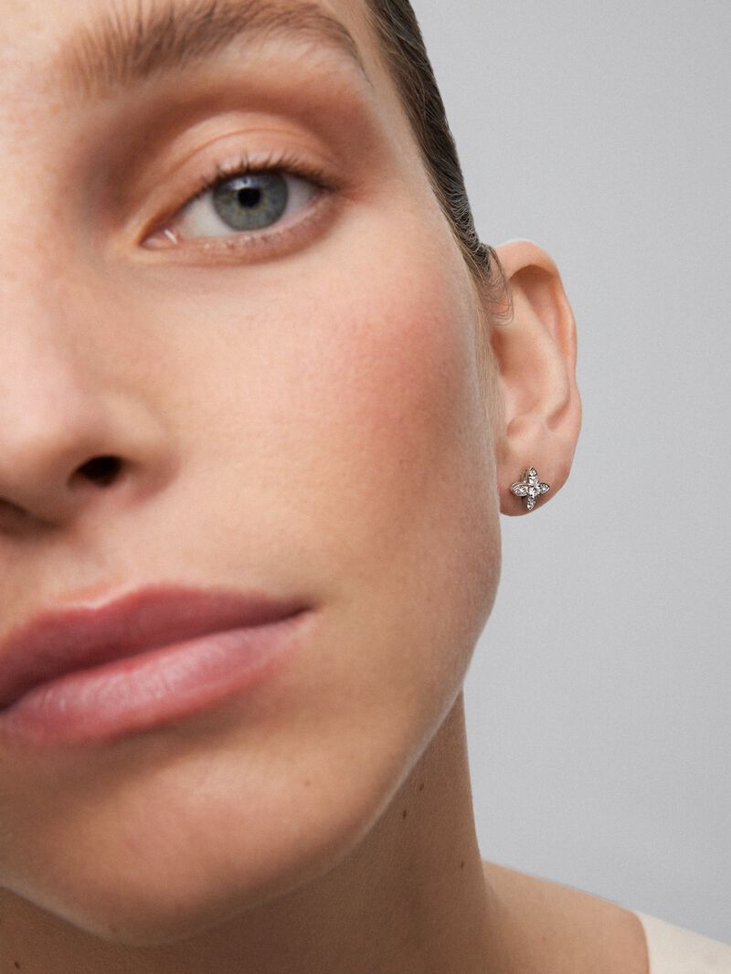 18K white gold earrings with 44 brilliant-cut diamonds with a total of 0.95 cts image number 5