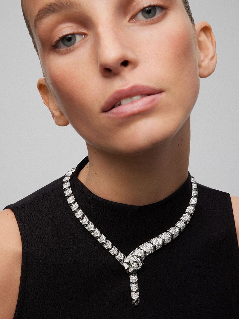 Rigid 18K white gold necklace with 1325 brilliant-cut white diamonds with a total of 19.09 cts, 453 brilliant-cut black diamonds with a total of 3.61 cts, and 2 trapezoid-cut emeralds with a total of 0. 13 cts in the shape of a tiger image number 1
