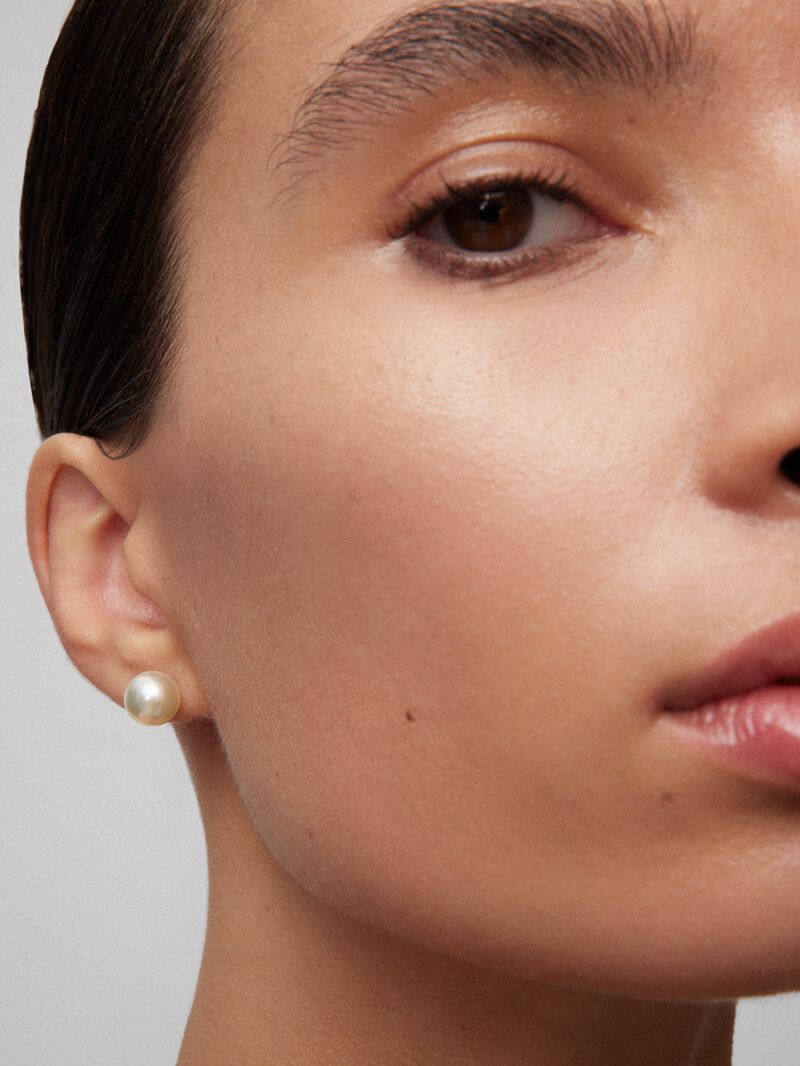 18k rose gold button earring with 9mm Australian pearl. image number 3