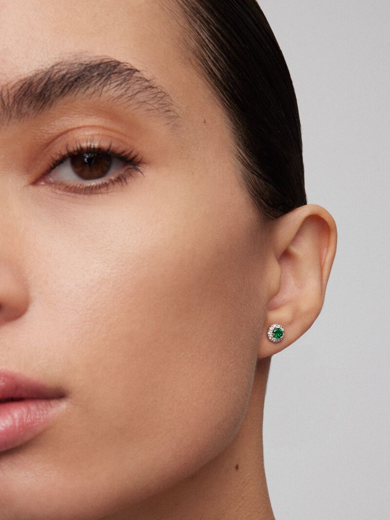 18K white gold earrings with 2 brilliant-cut emeralds with a total of 0.4 cts and 20 brilliant-cut diamonds with a total of 0.16 cts image number 1