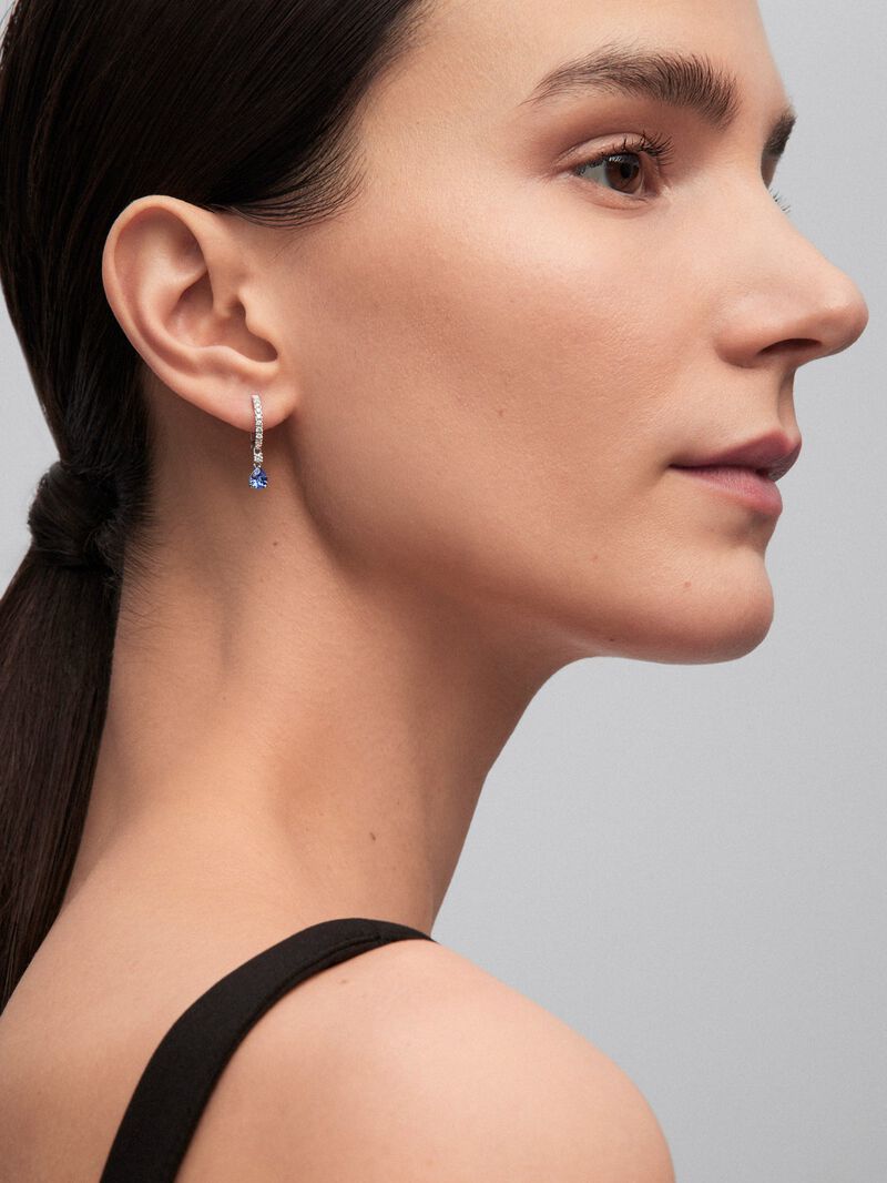 18K white gold hoop earrings with 2 pear-cut blue sapphires with a total of 0.77 cts and 28 brilliant-cut diamonds with a total of 0.3 cts image number 3