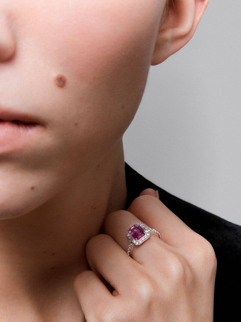 18kt white gold ring with 1.97cts octagonal pink sapphire and diamonds. image number 1
