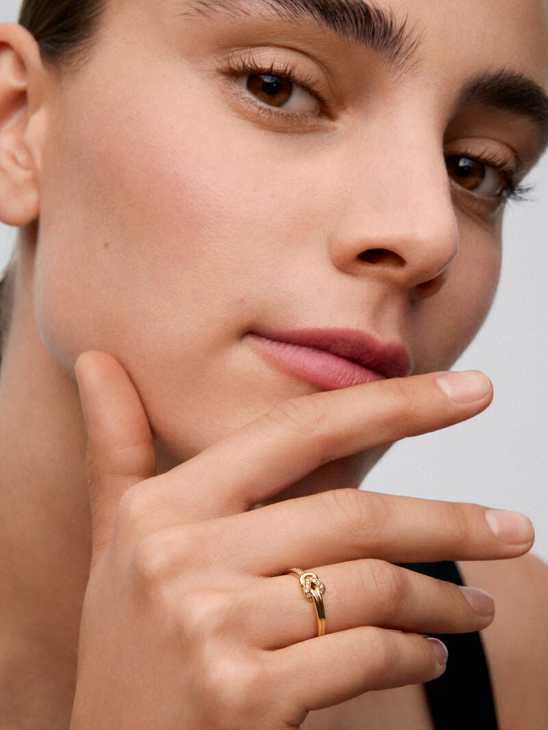 18K yellow gold ring with 15 brilliant-cut diamonds with a total of 0.09 cts and a knot shape image number 1