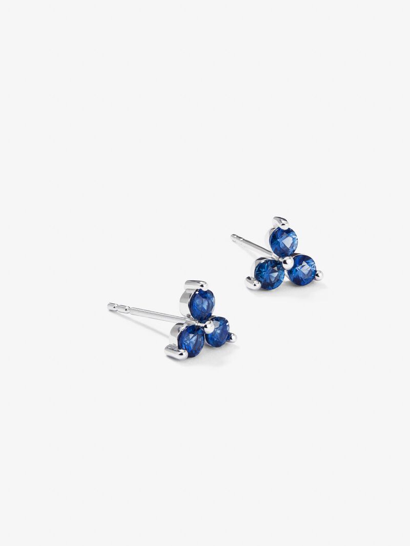 18k white gold earrings with blue sapphires in a brilliant size of 0.77 cts image number 2