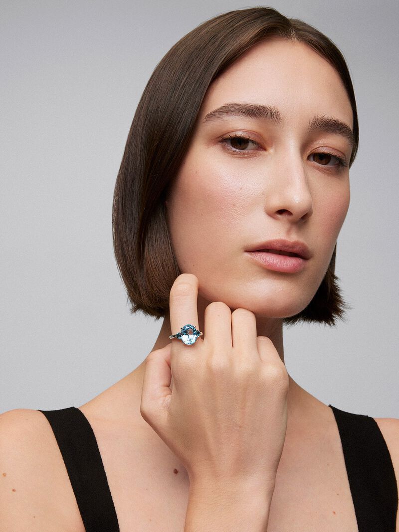 925 silver triple ring with oval-cut sky blue topaz and 2 brilliant-cut London blue topazes image number 1