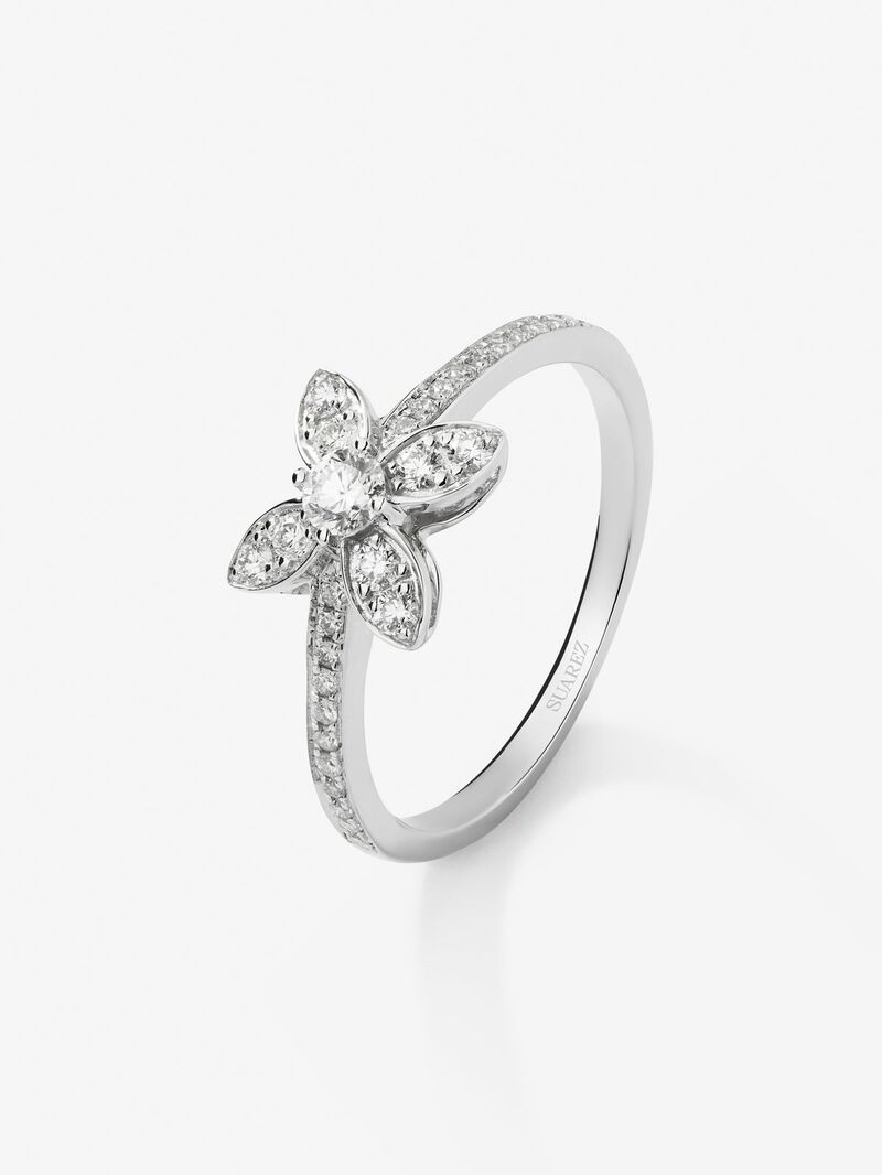 18K white gold ring with 31 brilliant-cut diamonds with a total of 0.34 cts image number 0