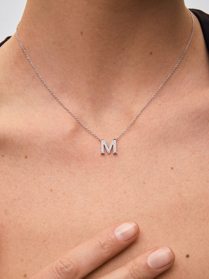 18K white gold pendant with letter M paved with 28 brilliant-cut diamonds with a total of 0.13 cts image number 3