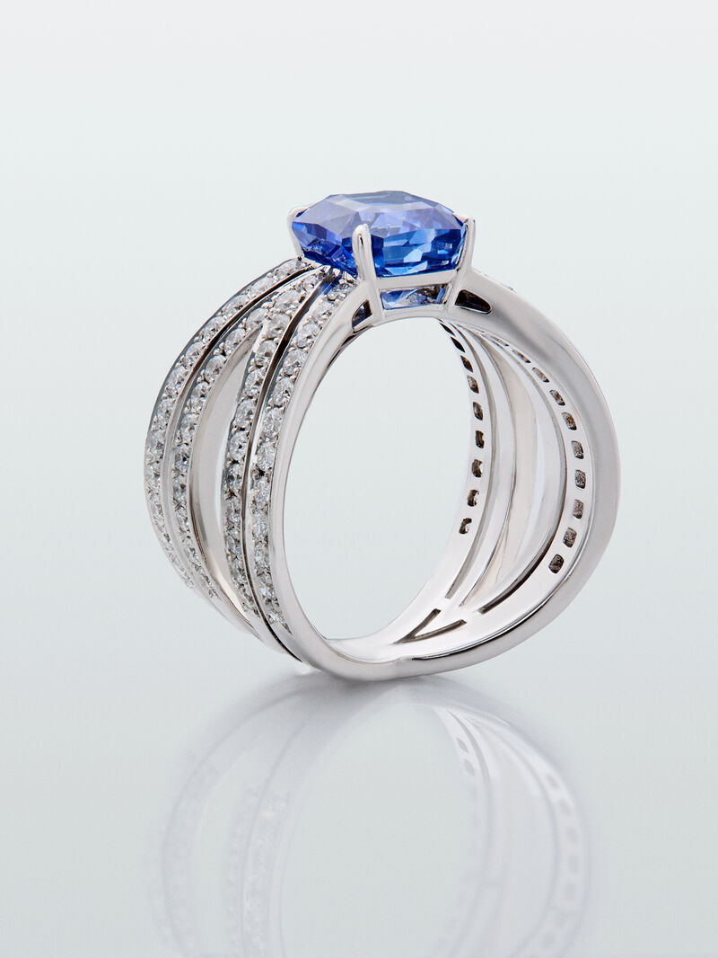 18K white gold multi-arm ring with octagonal-cut blue sapphire of 3.13 cts and brilliant-cut diamonds with a total of 1.07 cts image number 4