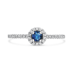 Anillo de oro blanco de 18kt con zafiro azul de 0,26 quilates y orla de diamantes, SO16100-00Z3,5MM_V