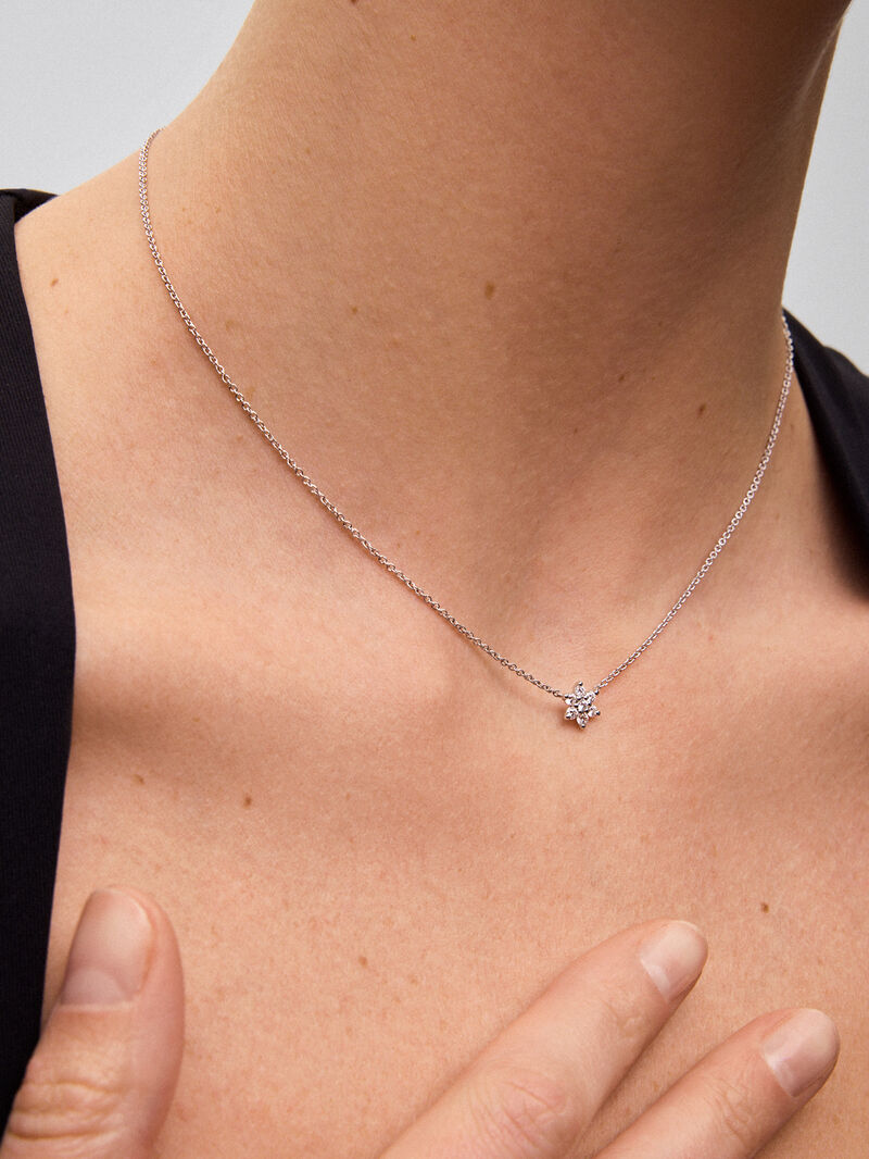 18k white gold pendant with 0.21 cts diamonds in a star shape image number 3