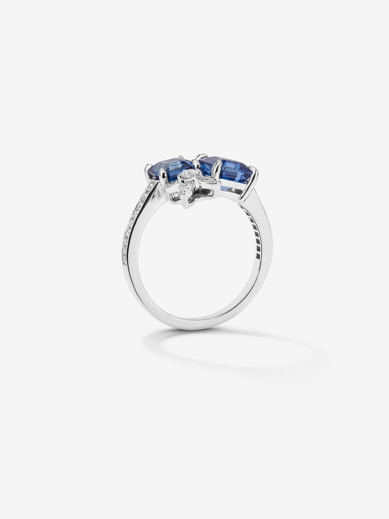 18K White Gold Ring with Blue Sapor image number 4