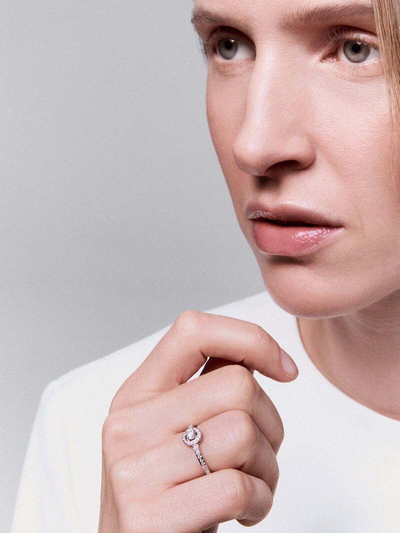 18K white gold solitaire engagement ring with a halo of diamonds image number 3