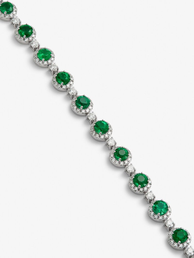 18K white gold bracelet with 16 brilliant-cut emeralds with a total of 5.58 cts and 208 brilliant-cut diamonds with a total of 2.73 cts image number 2
