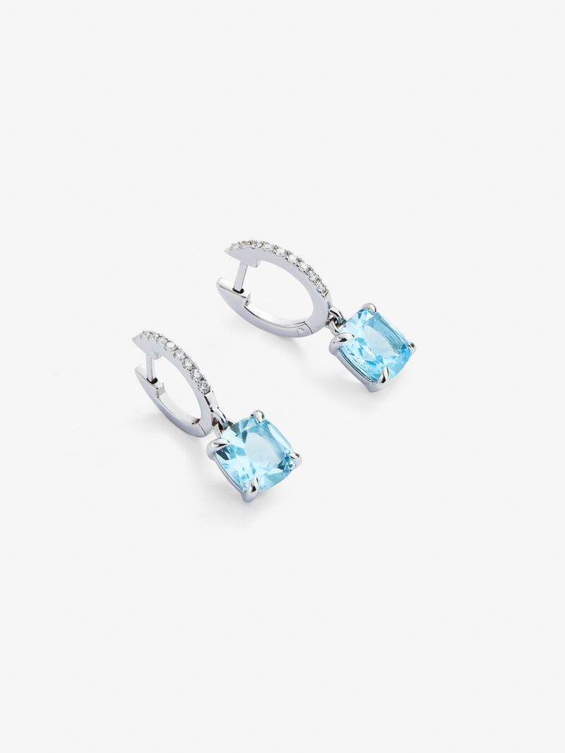 18K white gold hoop earrings with 2 cushion-cut sky blue topazes with a total of 4.05 cts and 18 brilliant-cut diamonds with a total of 0.14 cts image number 1
