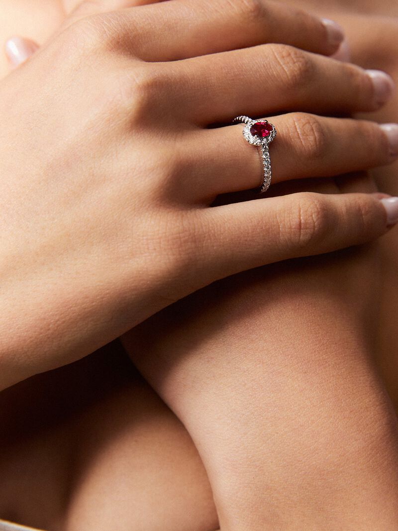 18K white gold ring with intense red ruby ​​in 0.52 cts and white diamonds in bright 0.29 cts image number 3
