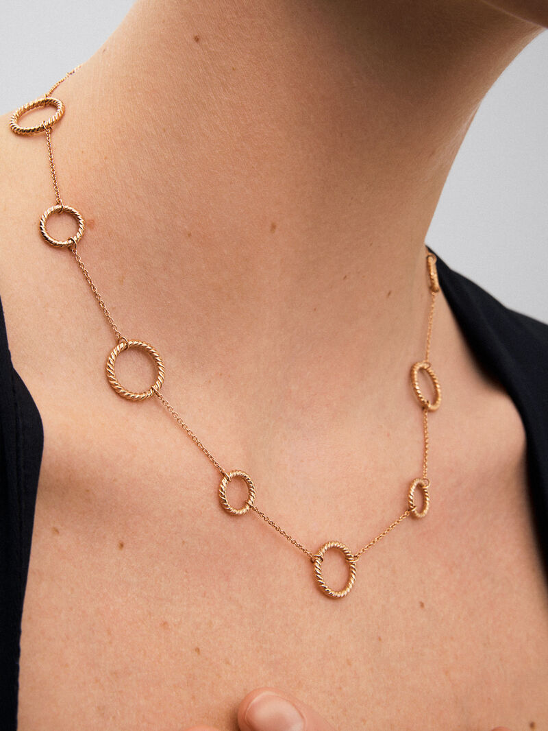 18kt Rose Gold Scalloped Circle Necklace image number 3
